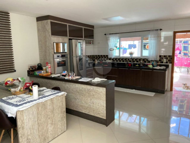 Sobrado à venda com 4 quartos, sendo 2 suítes,  em Vila Alpina, Santo André, SP