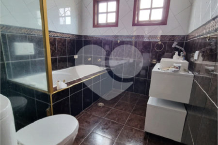 Sobrado à venda com 4 quartos, sendo 2 suítes, em Vila Mazzei, São Paulo, SP