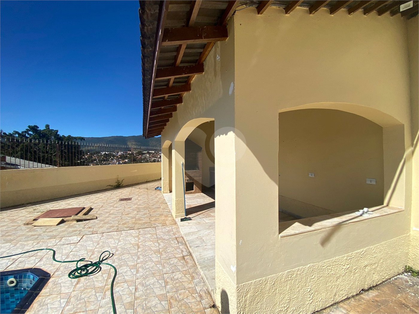 Casa à venda com 4 quartos, sendo 2 suítes,  em Jardim do Lago, Atibaia, SP