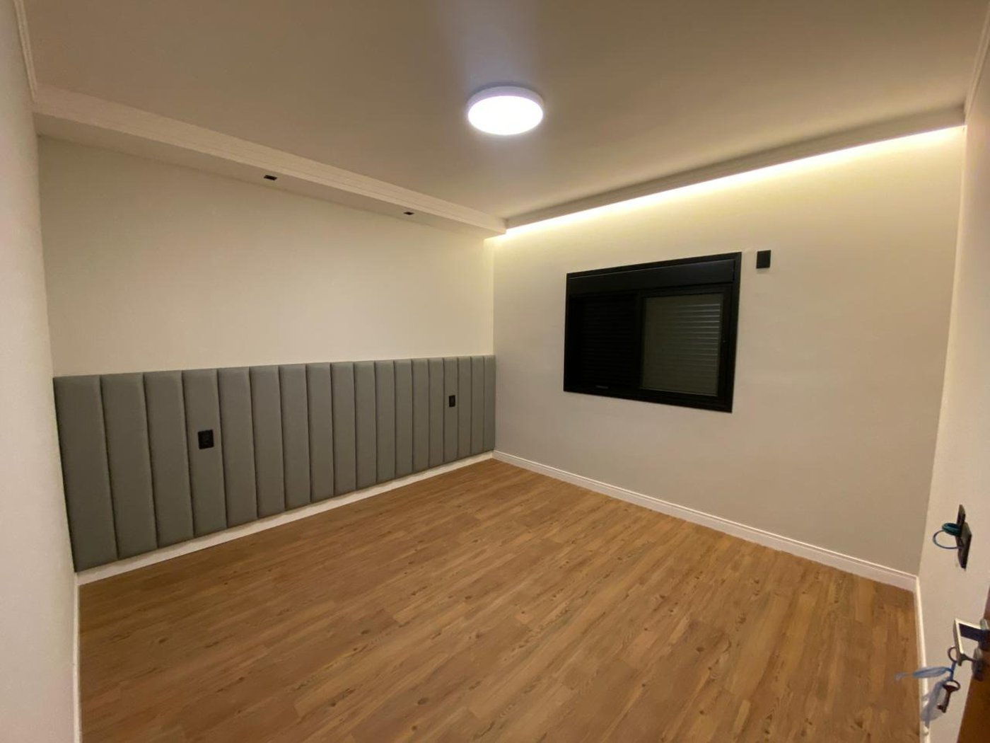 Casa à venda com 3 quartos, sendo 1 suíte, no condomínio Jardim Flamboyant, Hortolândia - SP