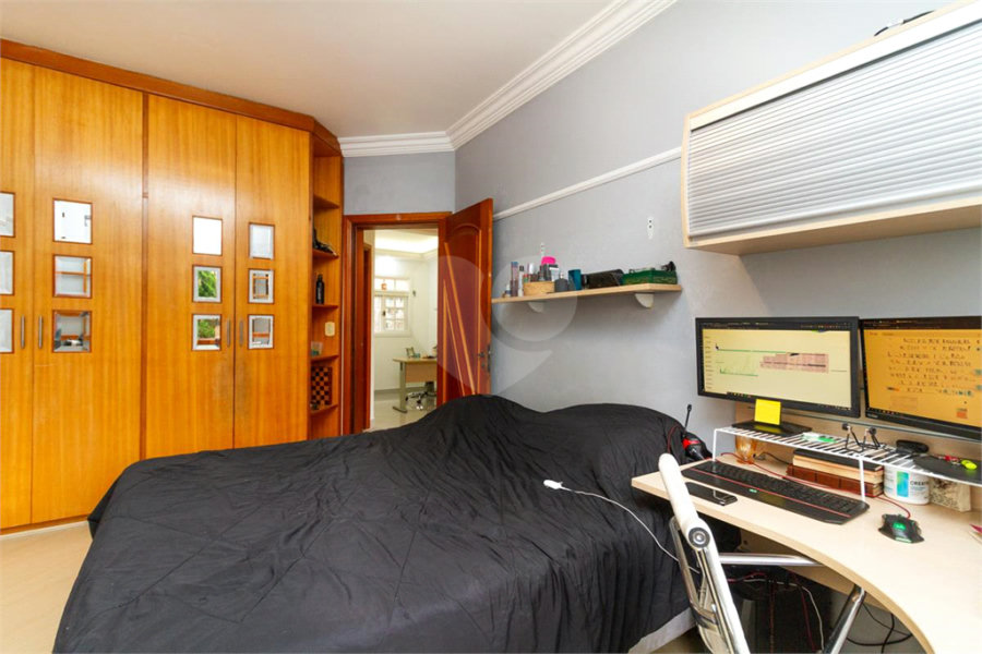 Casa à venda com 4 quartos, sendo 2 suítes, no condomínio Da Serra, São Paulo - SP