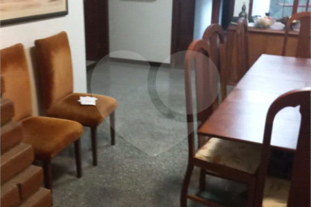 Casa à venda ou para alugar com 5 quartos, sendo 1 suíte,  em Vila Oliveira, Mogi das Cruzes, SP