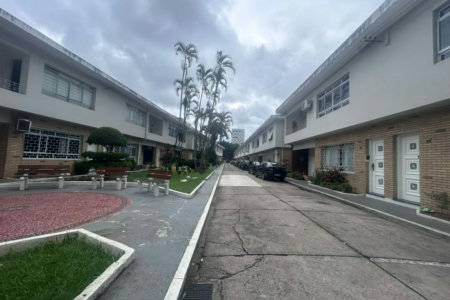 Casa com 2 dormitórios para alugar, 120 m² por R$ 5.000,00/mês - Encruzilhada - Santos/SP