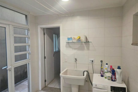 Sobrado à venda com 4 quartos, sendo 2 suítes, em Brooklin Paulista, São Paulo, SP