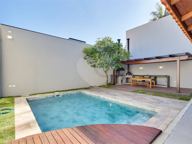 Casa à venda com 4 quartos, sendo 3 suítes,  em Granja Julieta, São Paulo, SP