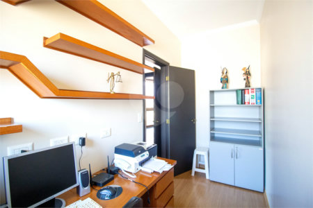 Sobrado à venda com 5 quartos, sendo 3 suítes, no Centro, São Roque, SP