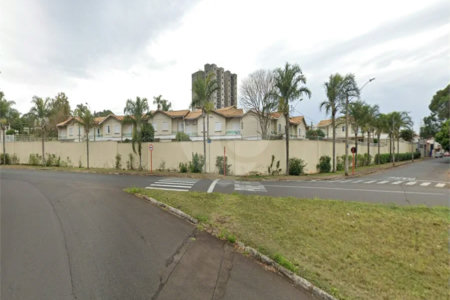 Sobrado 4 dormitórios, condomínio Village Paineiras
