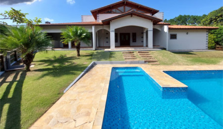 Casa à venda com 4 suítes no condomínio Monte Belo, Salto - SP
