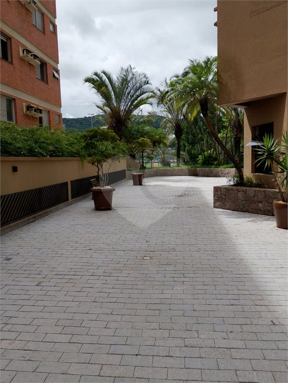 Apartamento à venda com 3 quartos, sendo 1 suíte,  em Enseada, Guarujá, SP