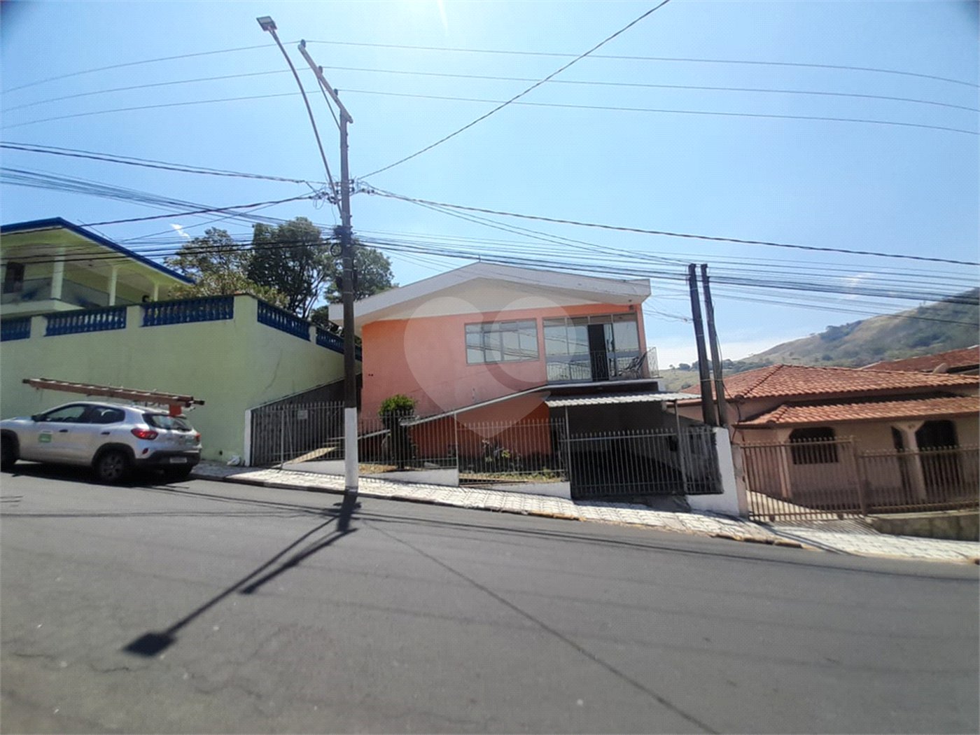 Casa à venda com 3 quartos, sendo 1 suíte, no Centro, Serra Negra, SP