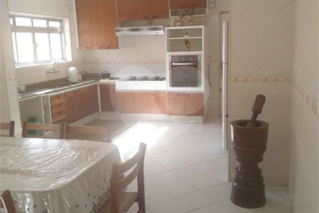 Casa à venda com 4 quartos, sendo 1 suíte,  em Vila Gustavo, São Paulo, SP