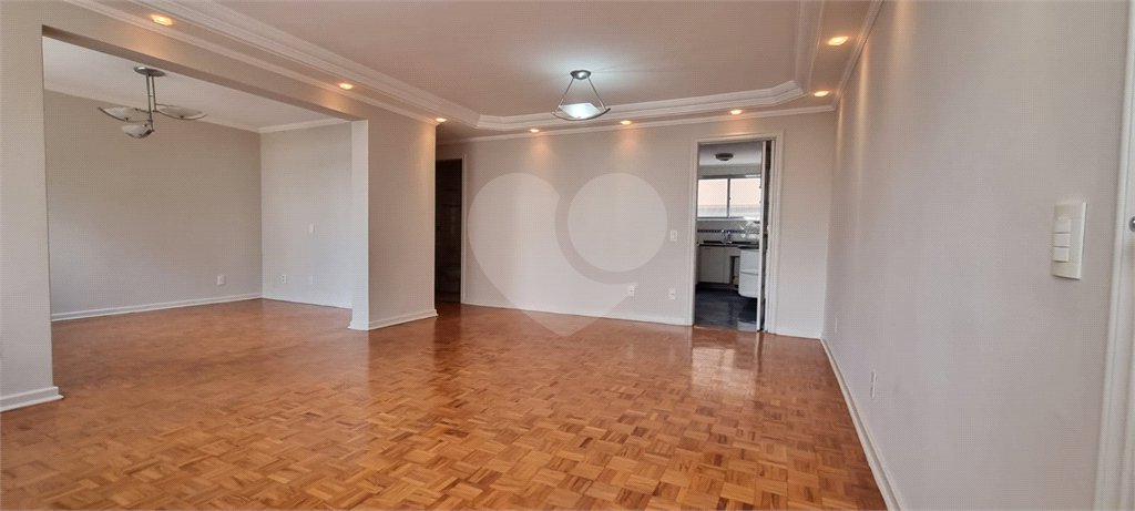 Apartamento à venda com 3 quartos, sendo 1 suíte, em Itaim Bibi, São Paulo, SP