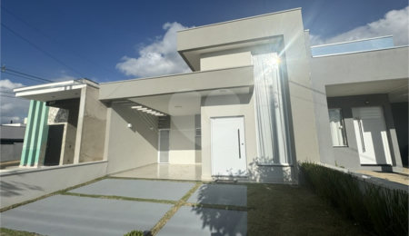 Casa à venda com 3 quartos, sendo 1 suíte,  no condomínio Jardim Guarujá, Salto - SP