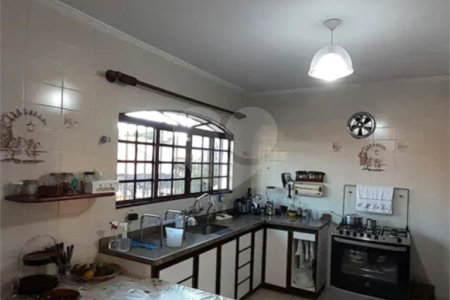Sobrado à venda com 4 quartos, sendo 1 suíte, em Jardim Pinheiros, São Paulo, SP