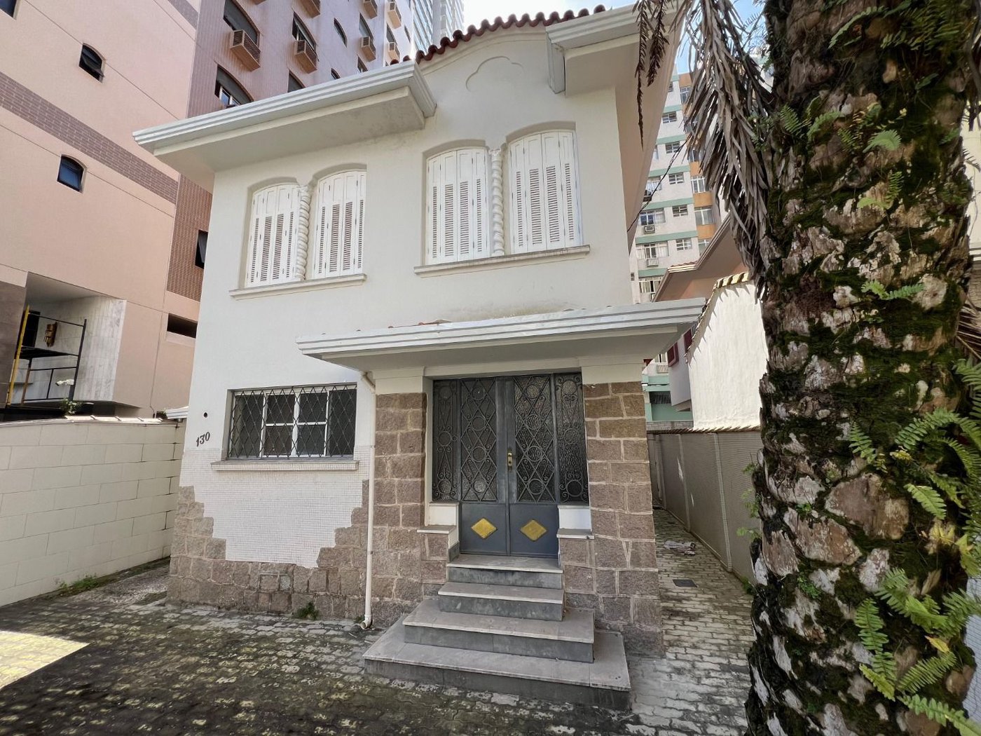 Casa com 3 dormitórios para alugar, 284 m² por R$ 21.162,89 - Gonzaga - Santos/SP