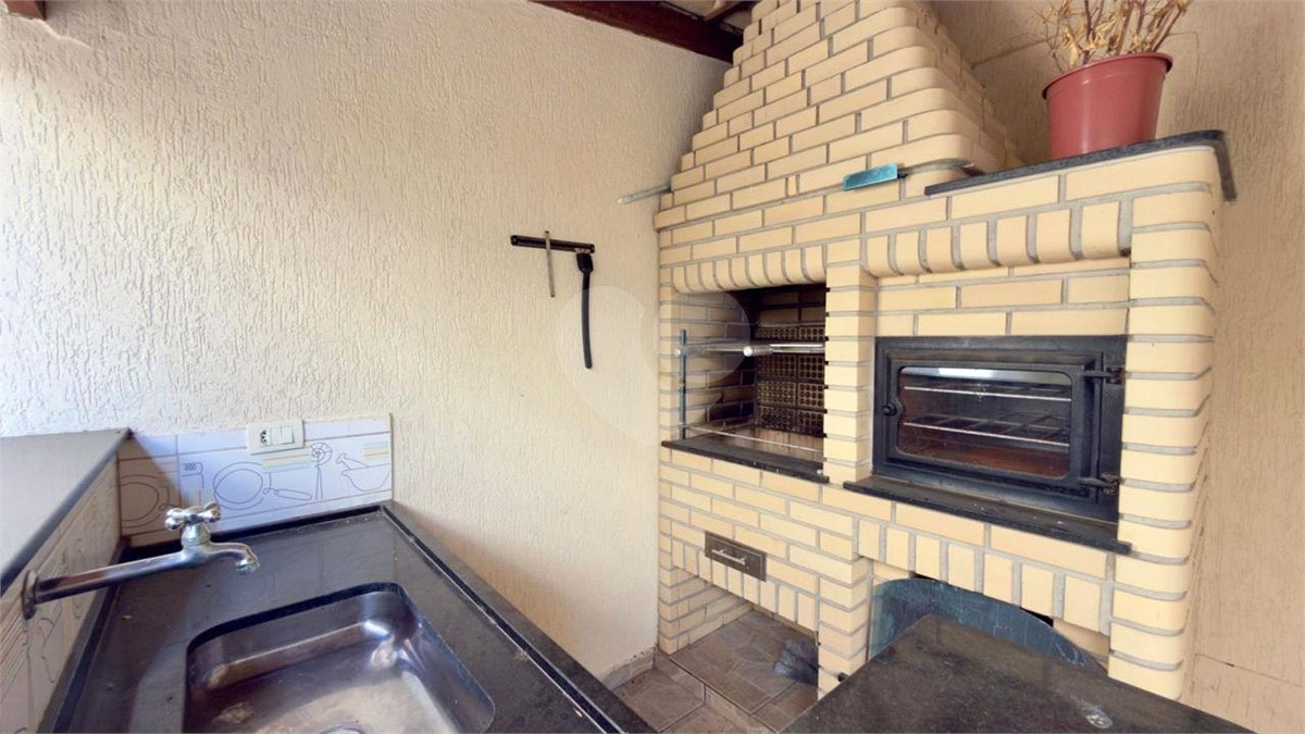 Casa à venda com 3 quartos, sendo 1 suíte, no condomínio Residencial Village Salermo, Sorocaba - SP