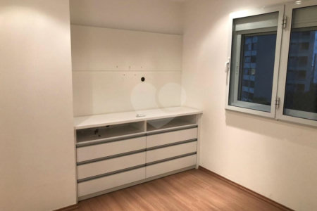 Apartamento à venda com 3 quartos, sendo 2 suítes,  em Paraíso do Morumbi, São Paulo, SP