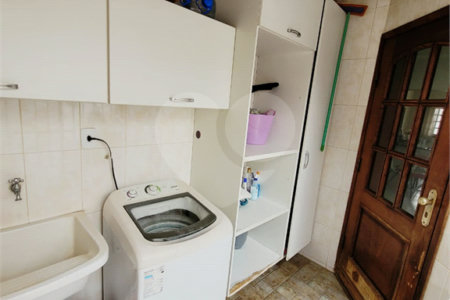 Sobrado à venda com 4 quartos, sendo 1 suíte, em Jardim Regina, Indaiatuba, SP