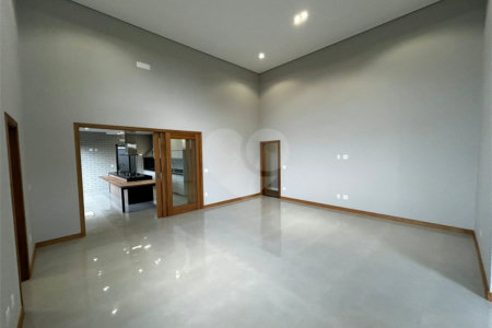 Casa para venda no condomínio de alto padrão Damha III,