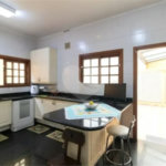 Casa com 3 dormitórios sendo 3 suítes com 03 vagas de garagem.