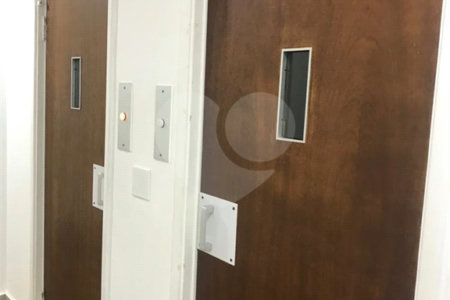 Espaço e Segurança no Bom Retiro: Apartamento de 100 m² com Infraestrutura Completa