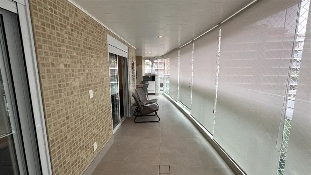 Apartamento à venda com 3 quartos, sendo 1 suíte,  em Riviera de São Lourenço, Bertioga, SP