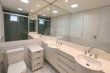 Apartamento à venda com 3 suítes em Campo Belo, São Paulo, SP