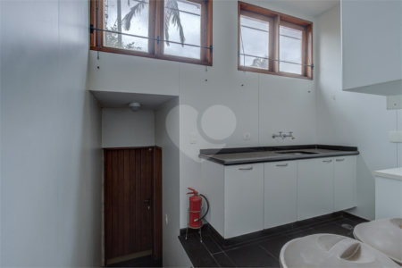 Casa de Vila à venda ou para alugar com 3 suítes em Jardim dos Estados, São Paulo, SP