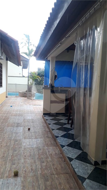 Casa à venda com 5 quartos, sendo 3 suítes,  em Vila Oliveira, Mogi das Cruzes, SP