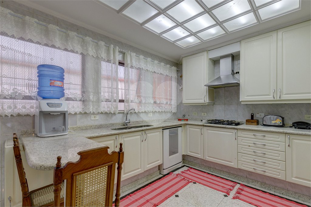 Casa Térrea à venda com 4 quartos, sendo 3 suítes, em Interlagos, São Paulo, SP