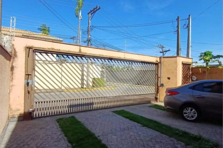 Casa à venda com 4 quartos, sendo 2 suítes,  em Vila Oliveira, Mogi das Cruzes, SP