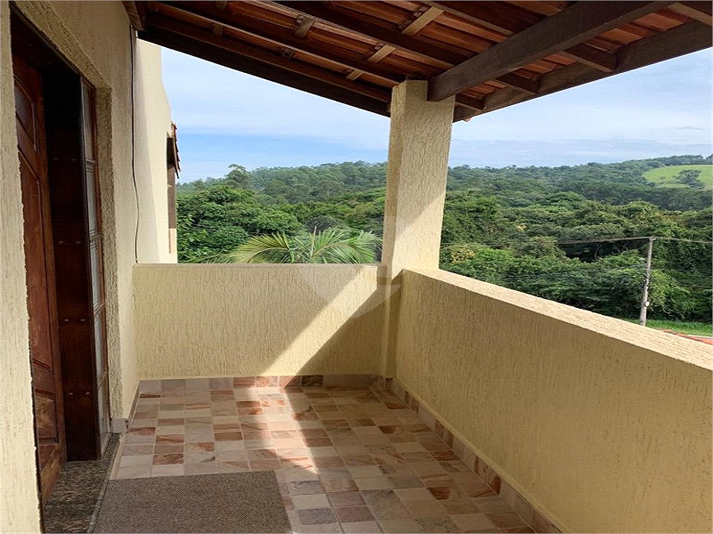 Sobrado à venda com 4 quartos, sendo 3 suítes,  no Centro, Jarinu, SP