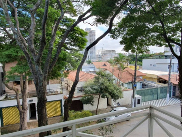 Sobrado à venda com 4 suítes em Moema, São Paulo, SP