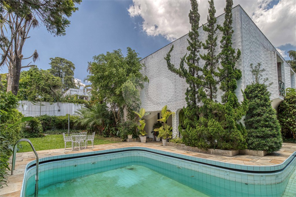 Casa Térrea à venda com 4 suítes em Jardim Cordeiro, São Paulo, SP