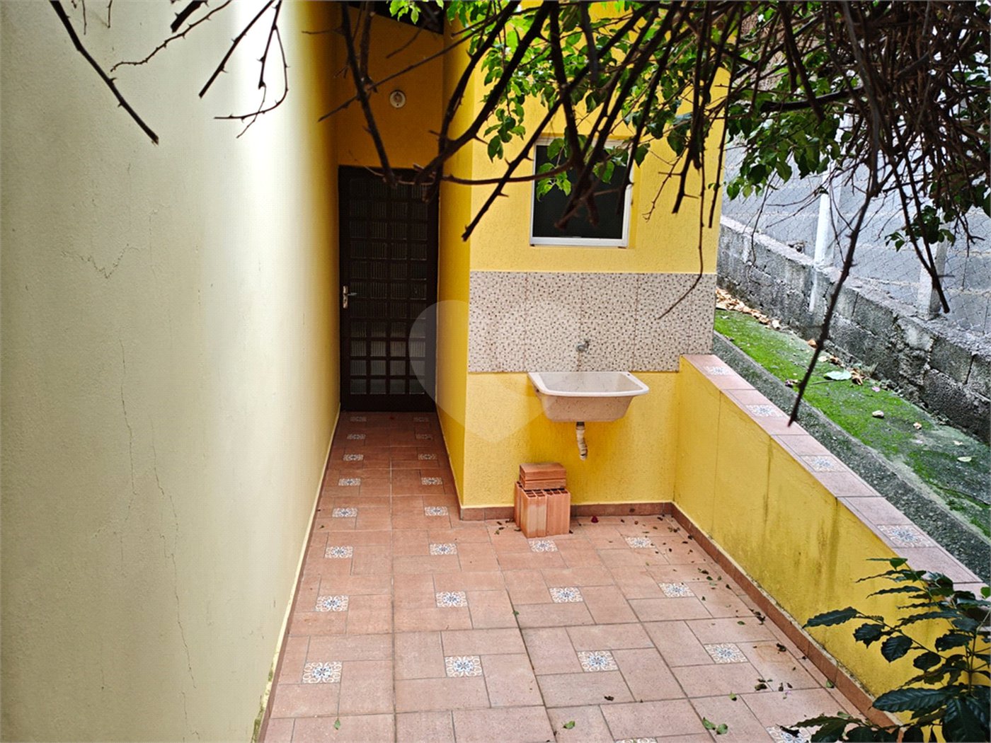 Casa à venda com 4 quartos, sendo 2 suítes,  em Country Residencial Felix, Bom Jesus dos Perdões, SP