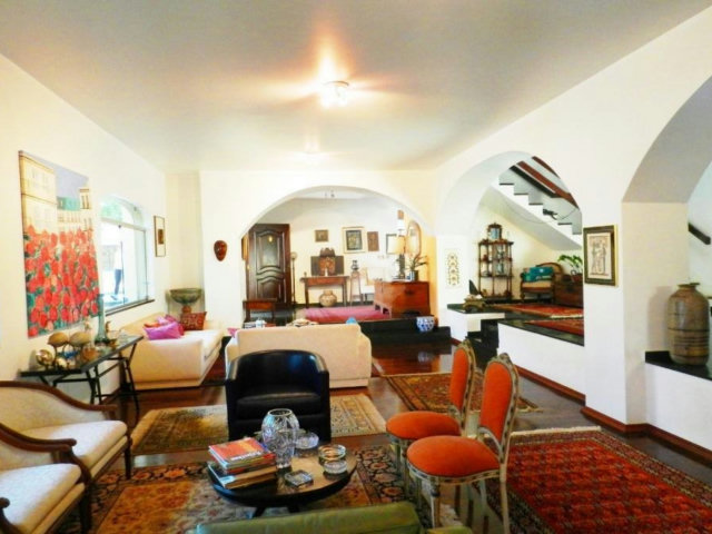 Casa de Vila à venda com 5 quartos, sendo 2 suítes,  em Jardim Marajoara, São Paulo, SP