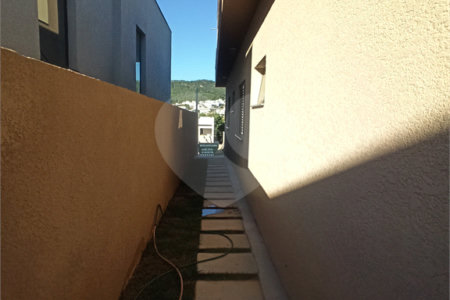 Casa à venda com 3 quartos, sendo 1 suíte, no condomínio Buona Vita, Atibaia - SP