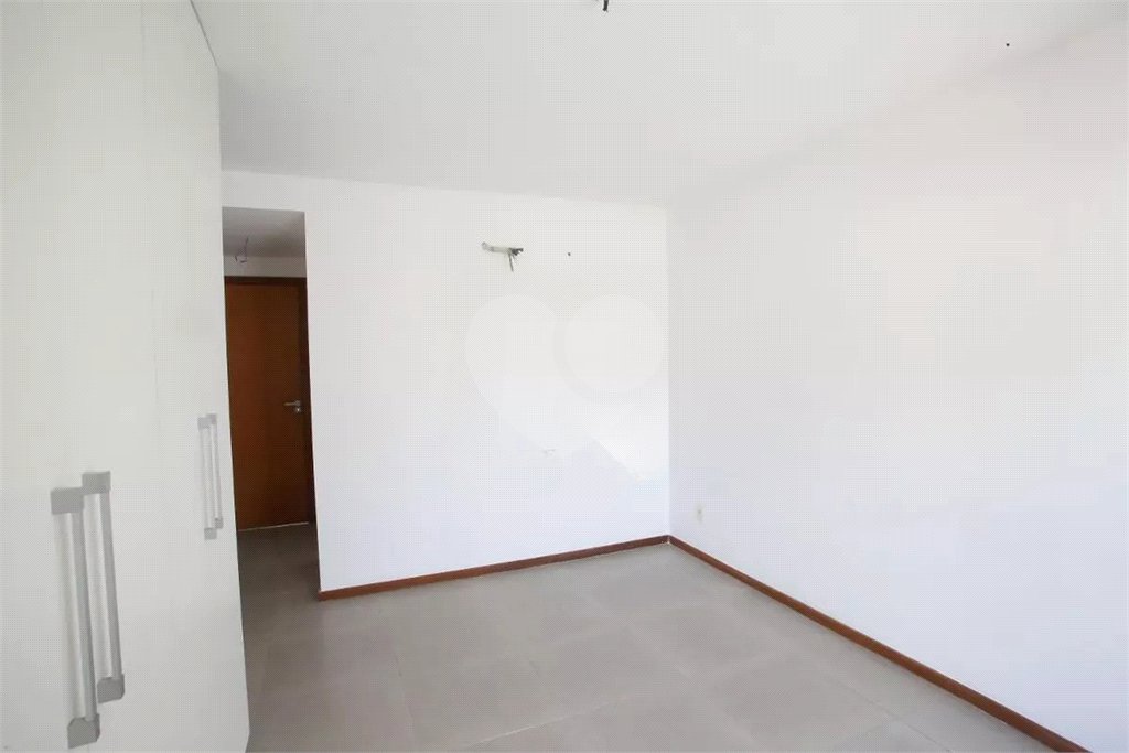 Casa à venda com 4 quartos, sendo 3 suítes, no condomínio Lícia de Alvarenga, Rio de Janeiro - RJ