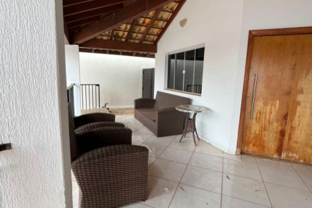 Casa à venda ou para alugar com 3 quartos, sendo 1 suíte,  em Jardim dos Ipes, Três Lagoas, MS