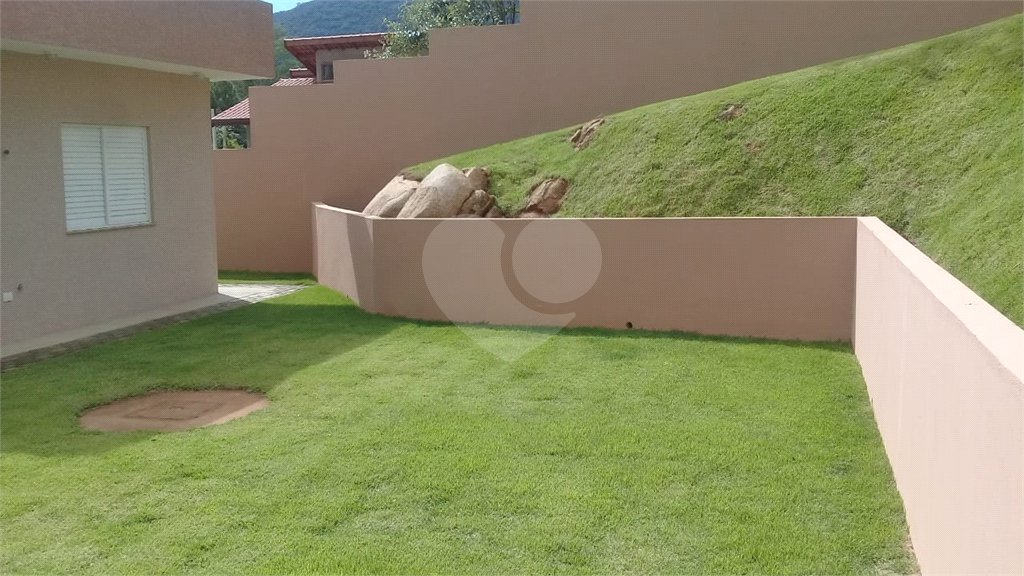 Casa à venda com 3 quartos, sendo 1 suíte,  em Loteamento Jardim Solares, Atibaia, SP