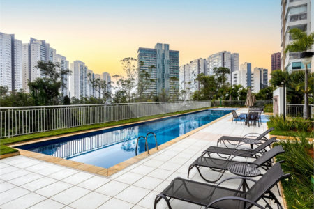 Apartamento à venda com 3 quartos, sendo 1 suíte,  em Vila Andrade, São Paulo, SP