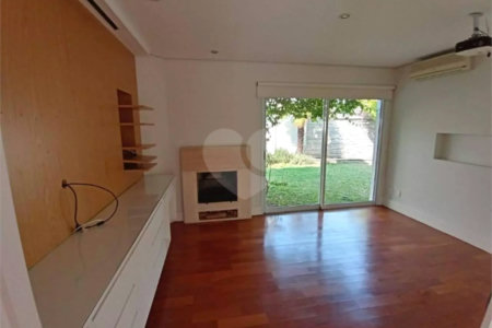Casa à venda com 3 suítes no condomínio Solares Vila Europa, São Paulo - SP