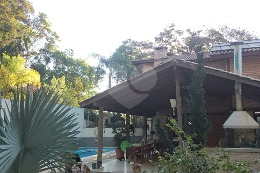 Sobrado à venda com 3 quartos, sendo 2 suítes, em Roseira, Mairiporã, SP