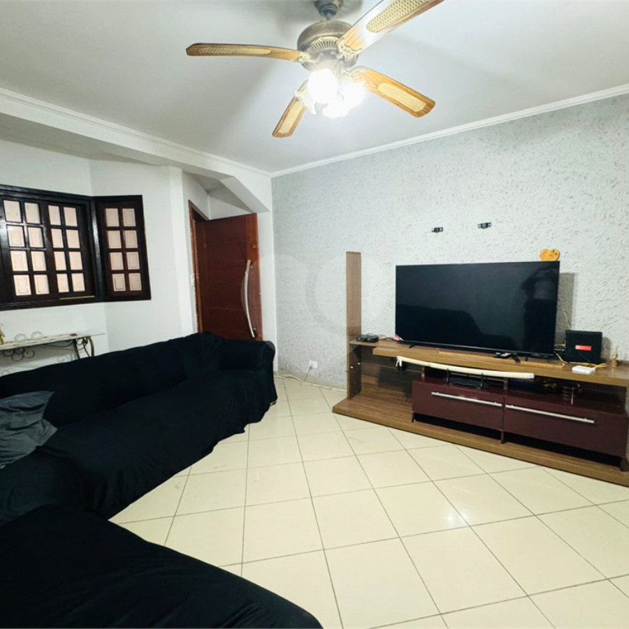 Casa à venda com 4 quartos, sendo 2 suítes, em Parque Santo Antônio, Guarulhos, SP