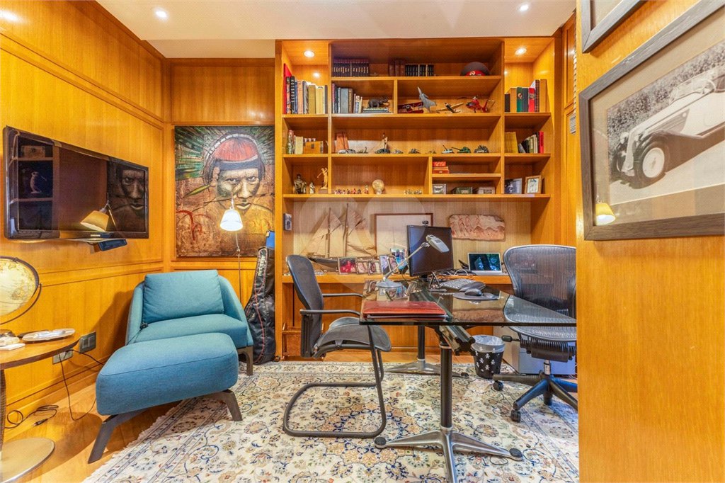 Apartamento à venda com 4 quartos, sendo 3 suítes, em Moema, São Paulo, SP