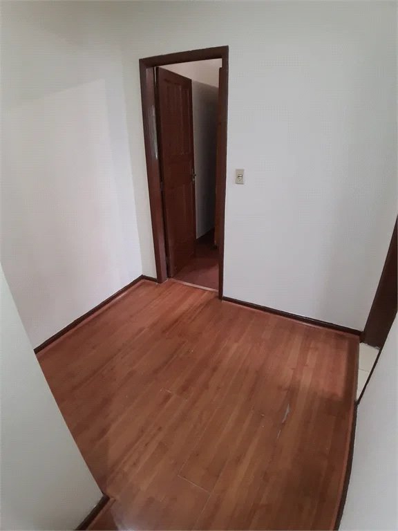 Sobrado à venda com 4 quartos, sendo 1 suíte, em Vila Gomes, São Paulo, SP