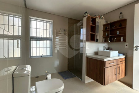 Casa à venda com 3 quartos, sendo 1 suíte, no condomínio Marcia Miyashiro, São Paulo - SP