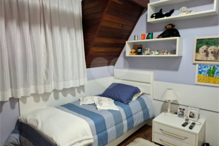 Sobrado à venda com 4 quartos, sendo 2 suítes,  em Jardim Leonor, São Paulo, SP