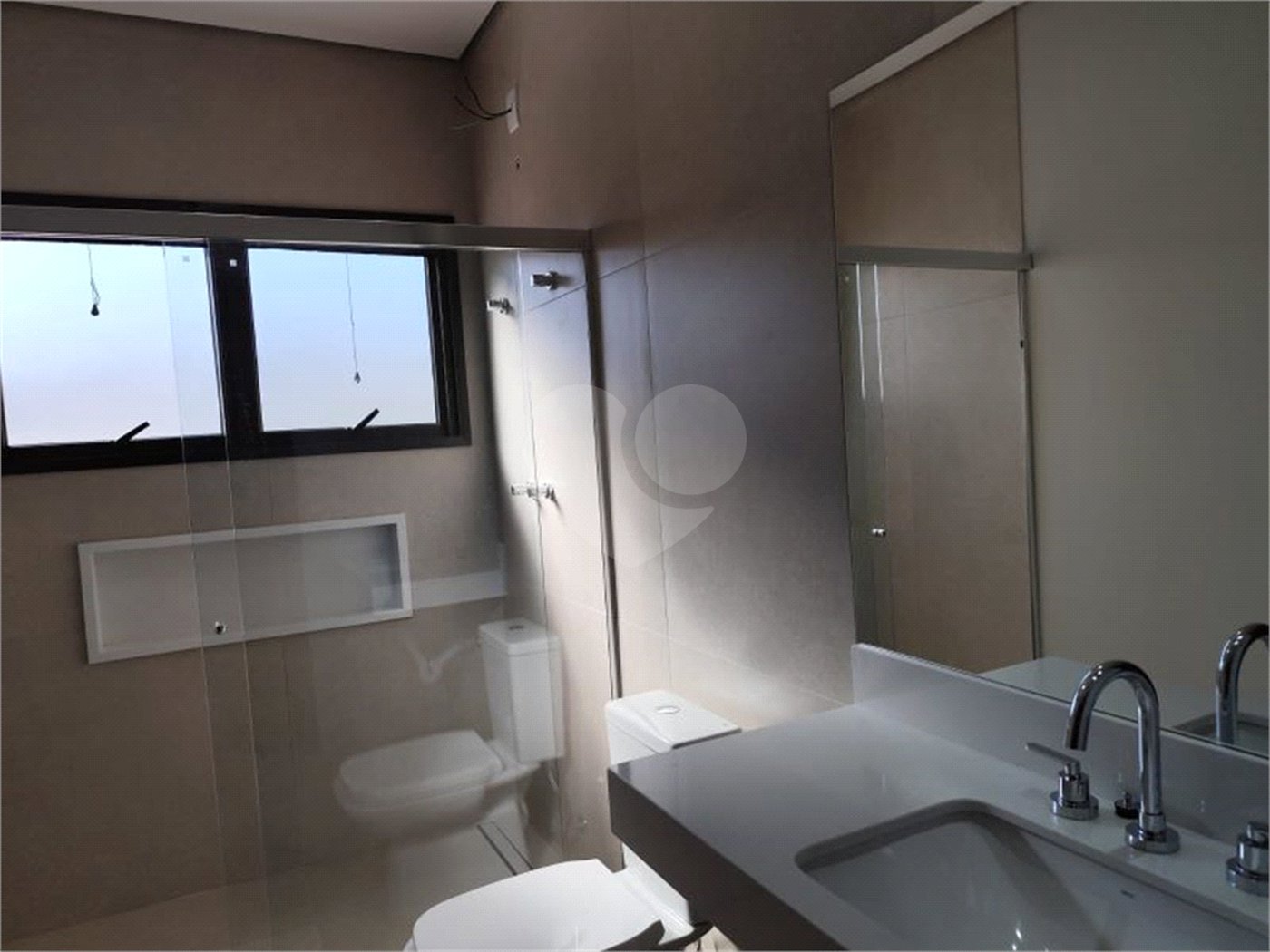 Casa à venda com 3 suítes no condomínio Recanto das Palmas, Vinhedo - SP