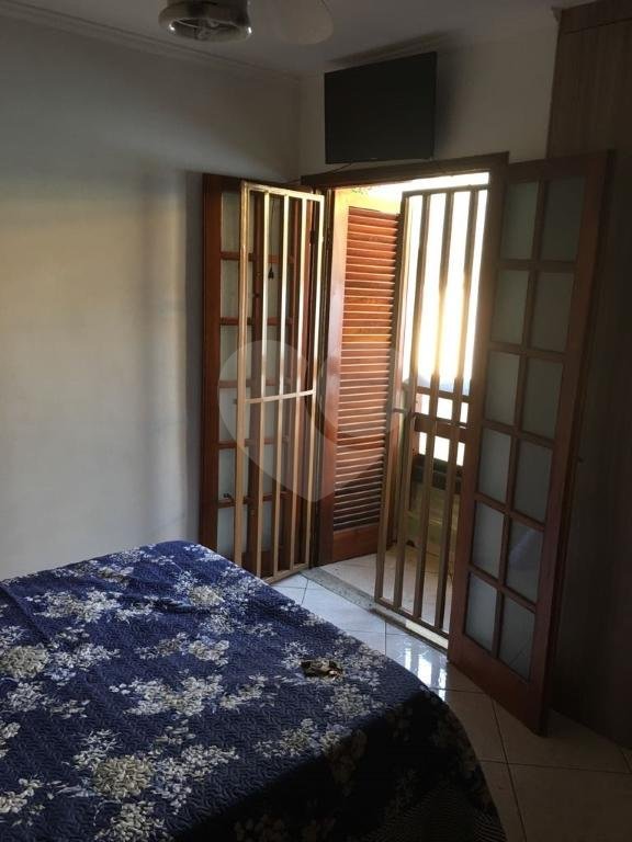 Casa à venda com 3 quartos, sendo 1 suíte, no condomínio Sobrado, São Paulo - SP